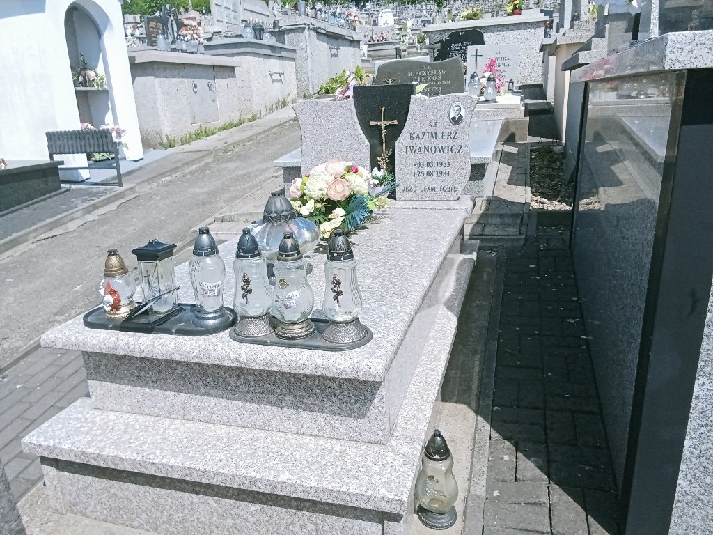 Grób Kazimierz Iwanowicz