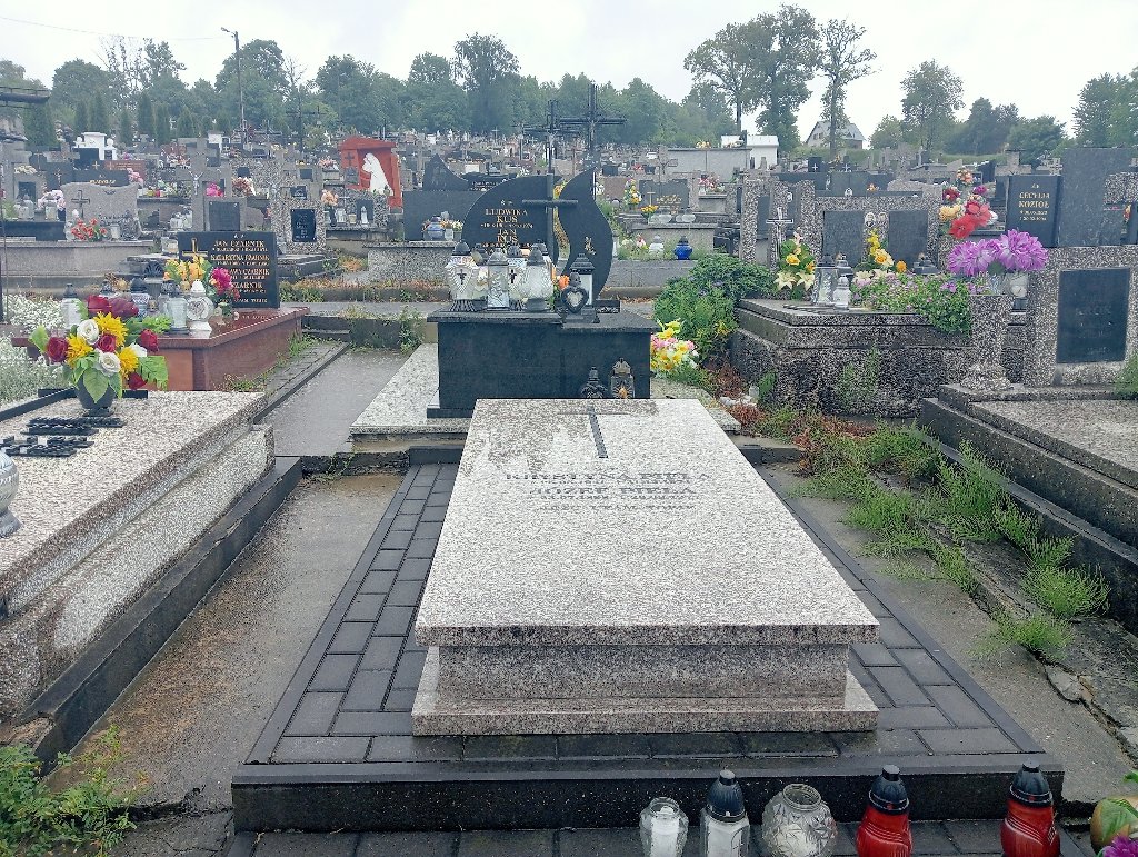 Grób Józef Piela