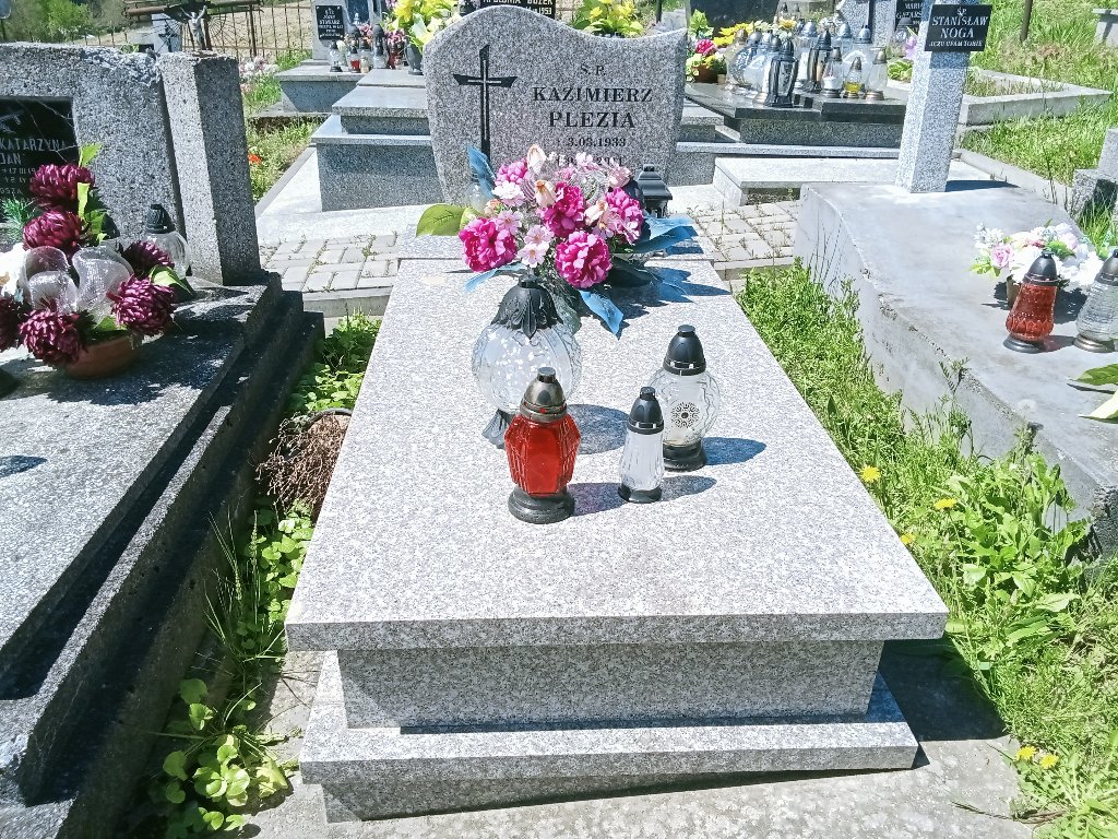 Grób Kazimierz Plezia